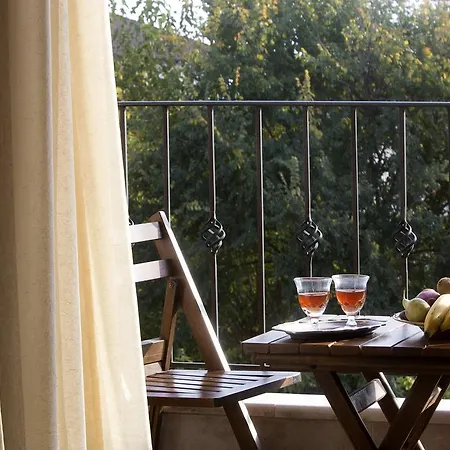 Dimosthenis فندق